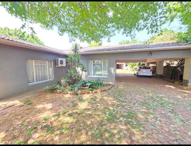 6 BEDROOM HOUSE FOR SALE IN MEYERTON CENTRAL